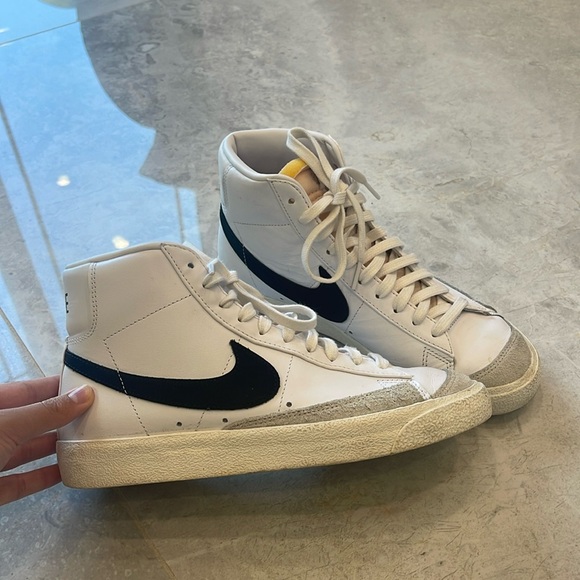 Nike Blazer Mid ‘77 VNTG - Size Women’s US 8.5, Men’s US 7 - Picture 3 of 12